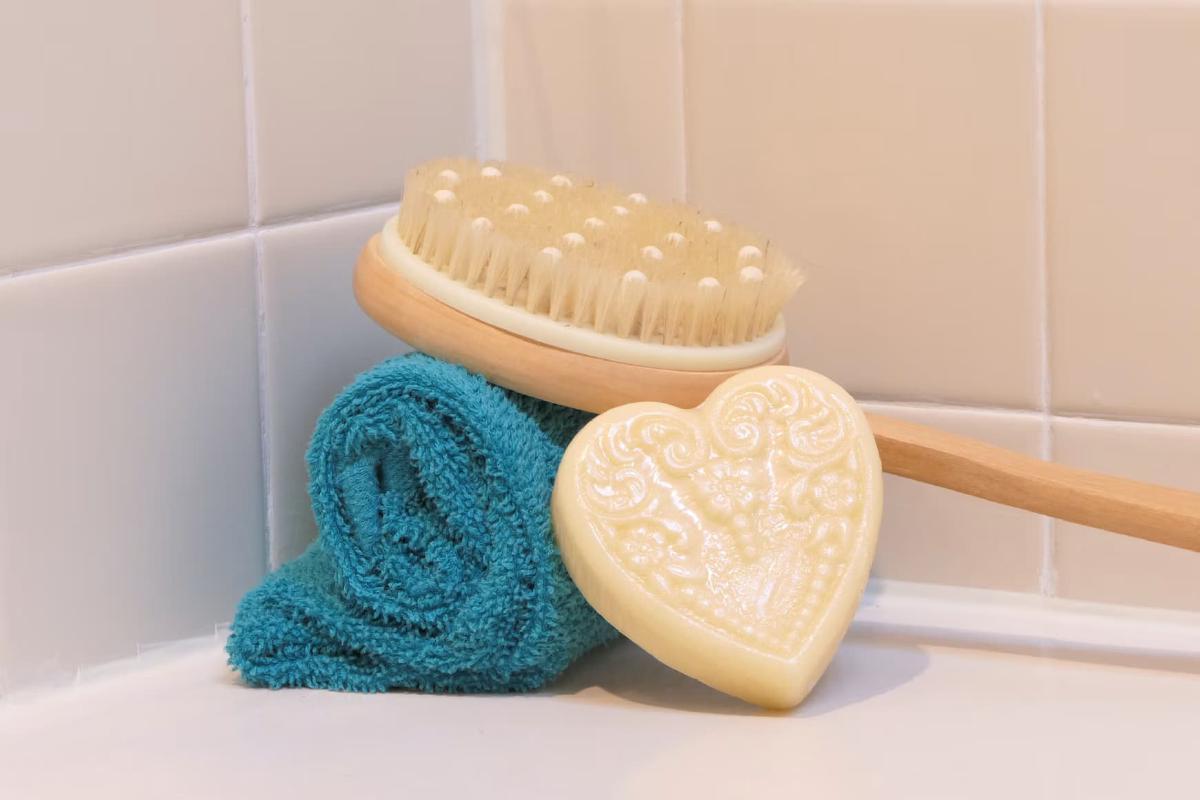 3 Dụng cụ tắm thiết yếu giúp làn da mịn màng và sạch sâu